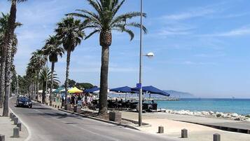 Na praia
