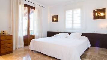 3 slaapkamers, reisbedje, gratis wifi, beddengoed