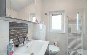 Ferienhaus (Haus Jonetti) | Badezimmer