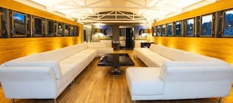 Stunning 130ft Classic Yacht, a stones throw fro Media City & Old Trafford