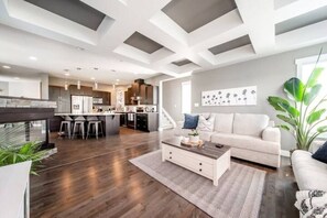 Téléviseur connecté, foyer, Netflix, table de baby-foot