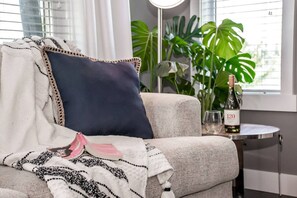 Smart TV, fireplace, Netflix, table football