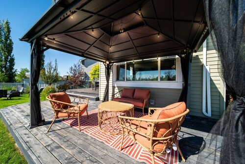 ★Amazing Luxe Home★AC☀️HUGE Yard🌴FirePit🐶Friendly