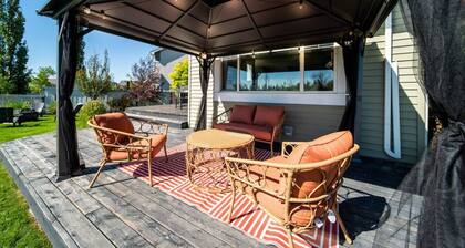 ★Amazing Luxe Home★AC☀️HUGE Yard🌴FirePit🐶Friendly