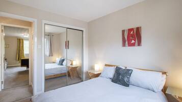 2 bedrooms, iron/ironing board, WiFi, bed sheets