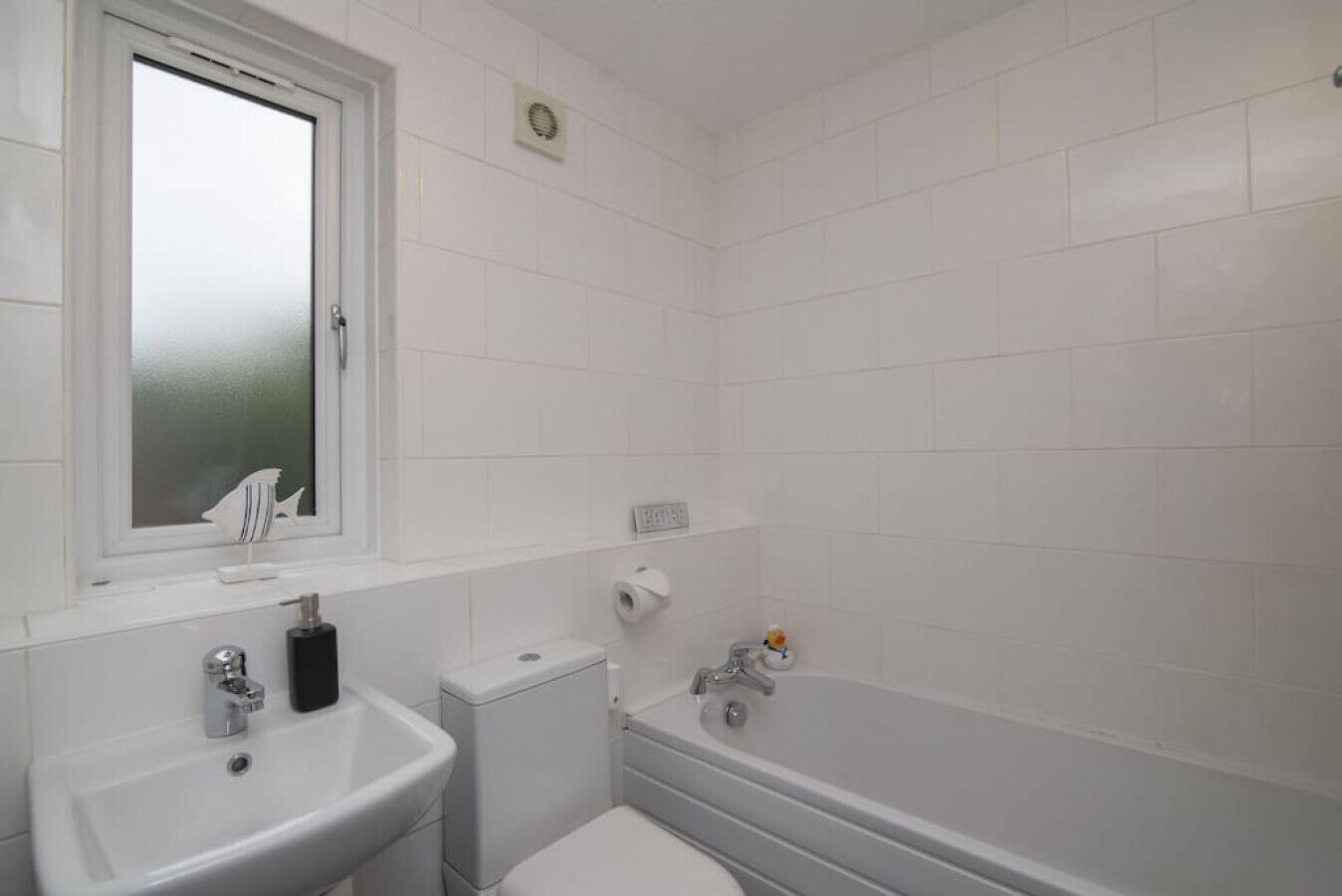 Combined shower/tub, hair dryer, towels, soap