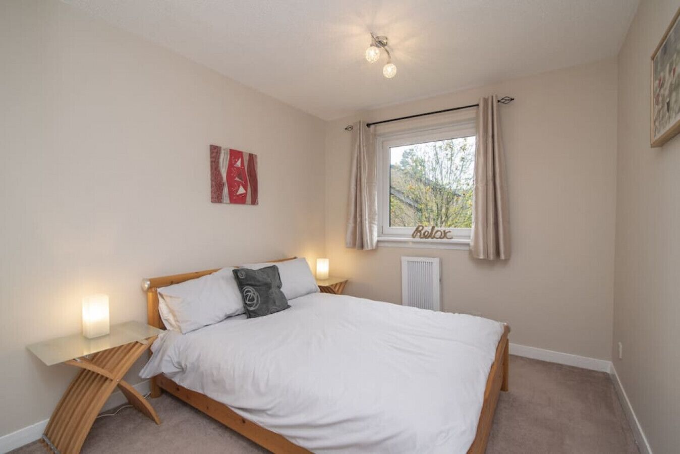 Desk, iron/ironing board, WiFi, bed sheets