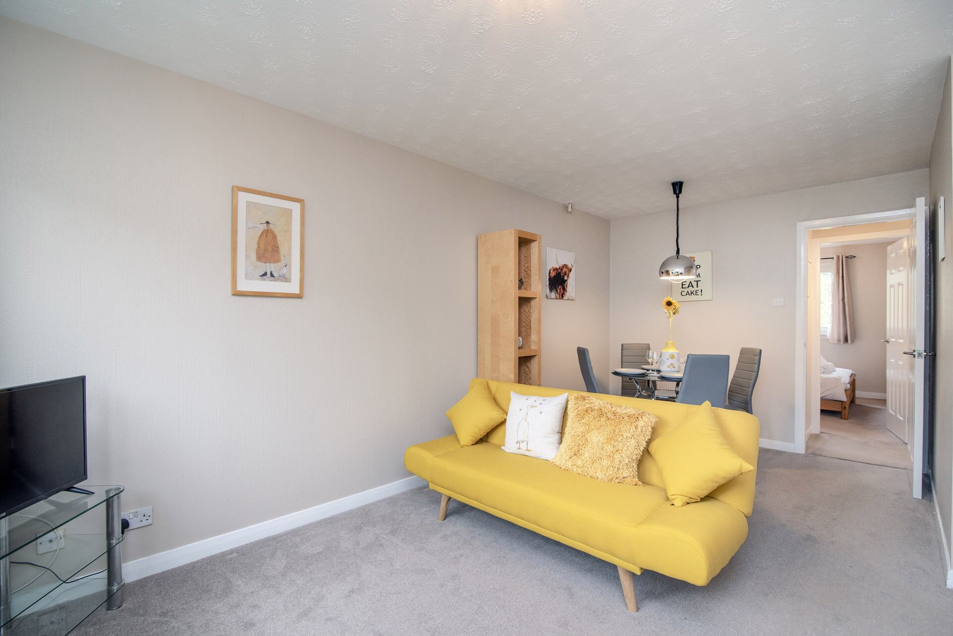 The Kelvin: Peaceful West End River View Property