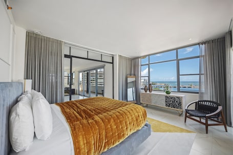 Royal Penthouse | Premium bedding, pillowtop beds, minibar, in-room safe