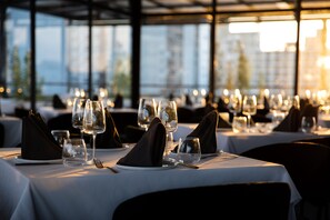 2 restaurants, dinner, brunch served; international cuisine - Don Rafa Boutique Hotel & Residences (San Juan)