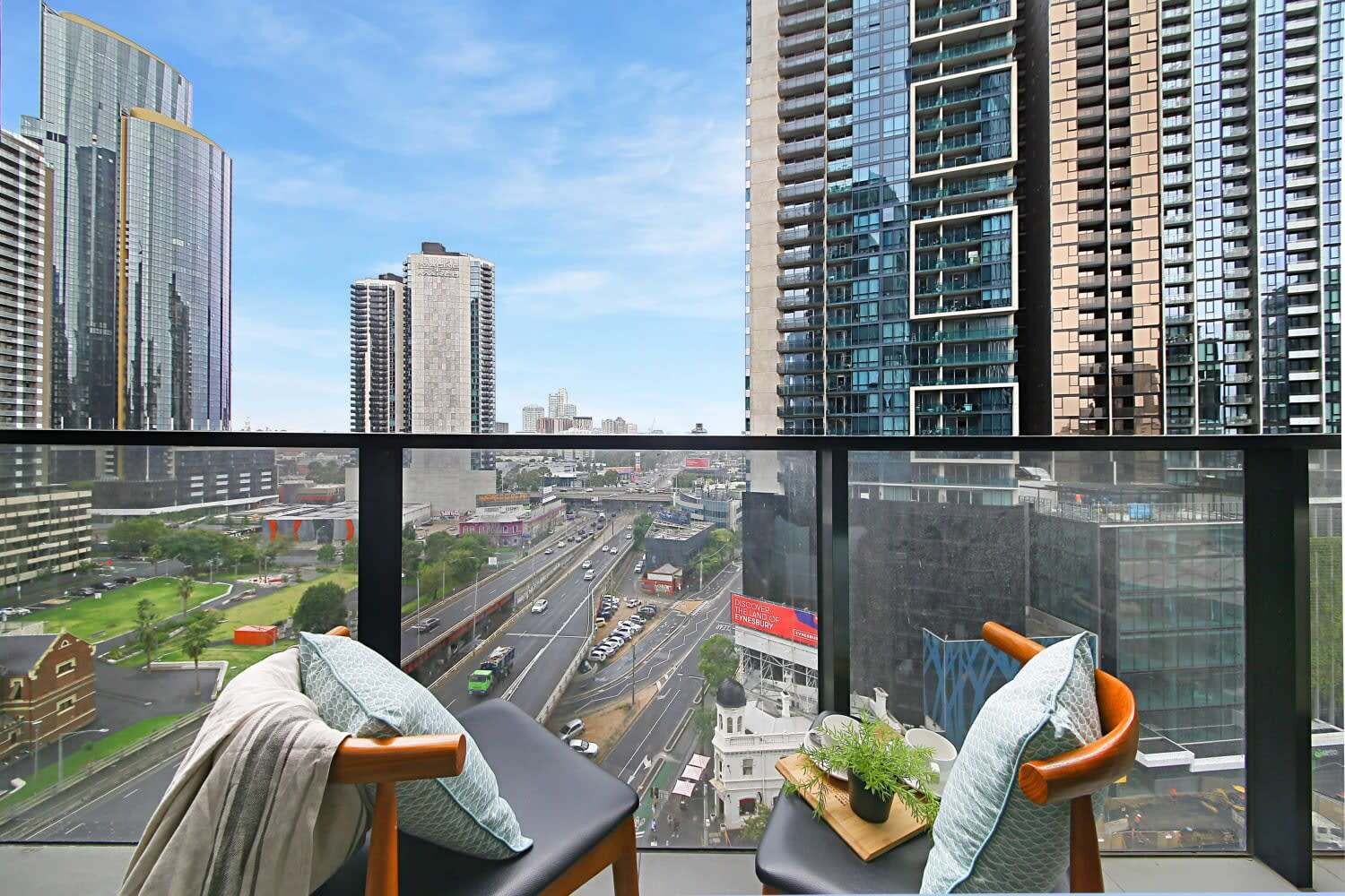 A Cozy & Stylish 2BR Apt, City Views in Southbank