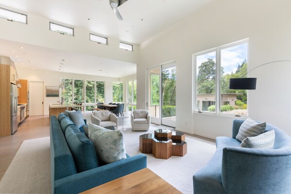 TV, table football, ping pong - Sonoma Serenity: Modern Estate with Pool, Privacy, and Wine Country Charm. (Glen Ellen)