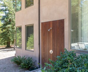 Exterior - Sonoma Serenity: Modern Estate with Pool, Privacy, and Wine Country Charm. (Glen Ellen)