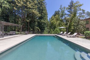 Et oppvarmet basseng