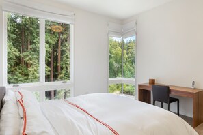 4 soverom, strykejern/-brett, internettilgang og sengetøy