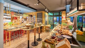 A bakery with various baked goods and a coffee station. - Baltischer Hof, Apartment 20 (Boltenhagen)