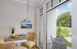 Apartamento | Sala de estar | Una Smart TV