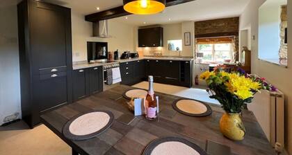 Braunston Manor Cottage: 4-poster beds & ensuites