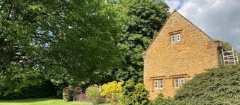 Braunston Manor Cottage: 4-poster beds & ensuites