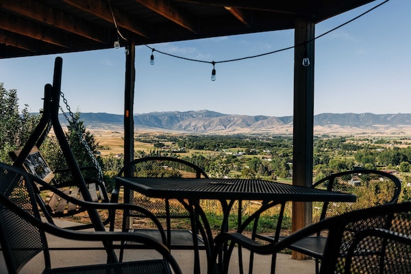 屋外ダイニングエリア