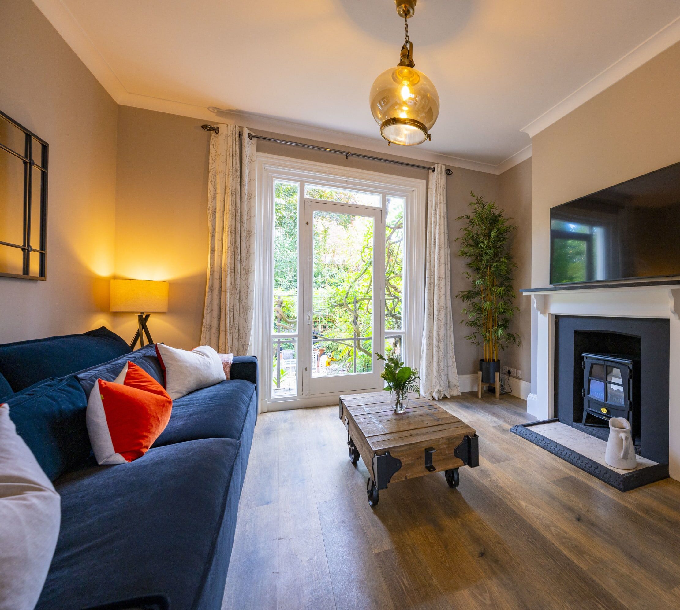 The Victoria - Central Luxury Home With Hot Tub