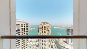 Classic Apartment | Balcony - 4302 Rimal 1 (Dubai)