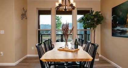 Refined Living Surrounded by Beautiful Scenery and Amazing Wildlife