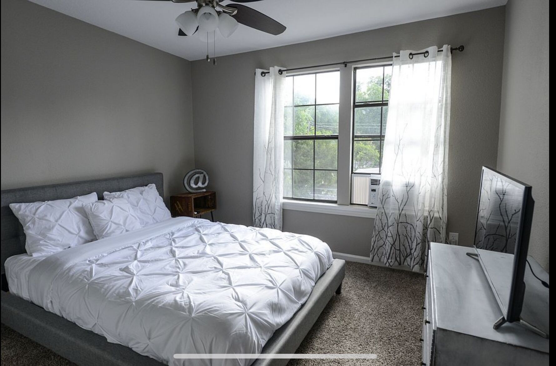 10 mins from The Alamo and the Riverwalk!