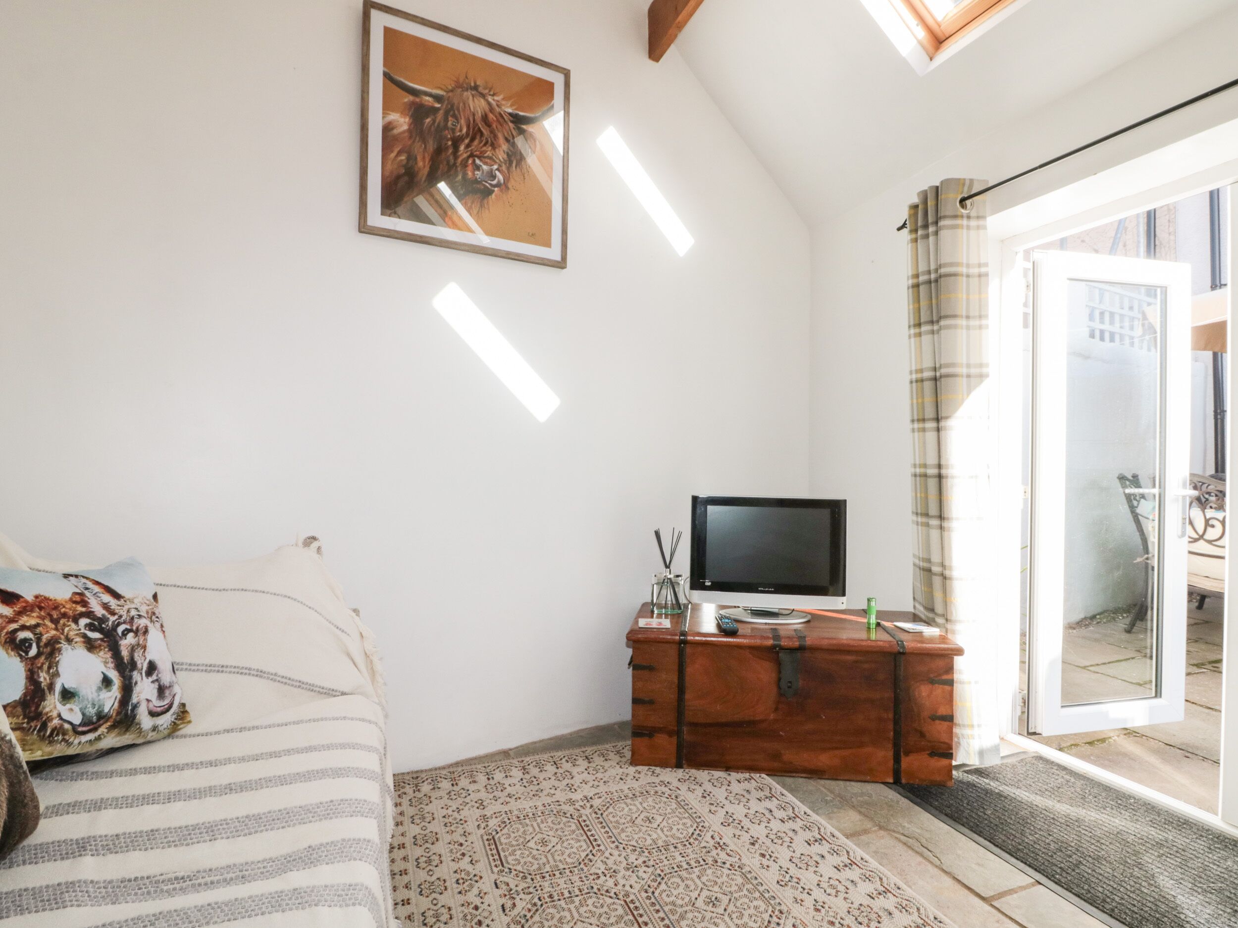 3 bedrooms, individually decorated, individually furnished, free WiFi