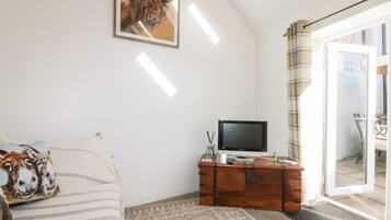 3 bedrooms, individually decorated, individually furnished, free WiFi