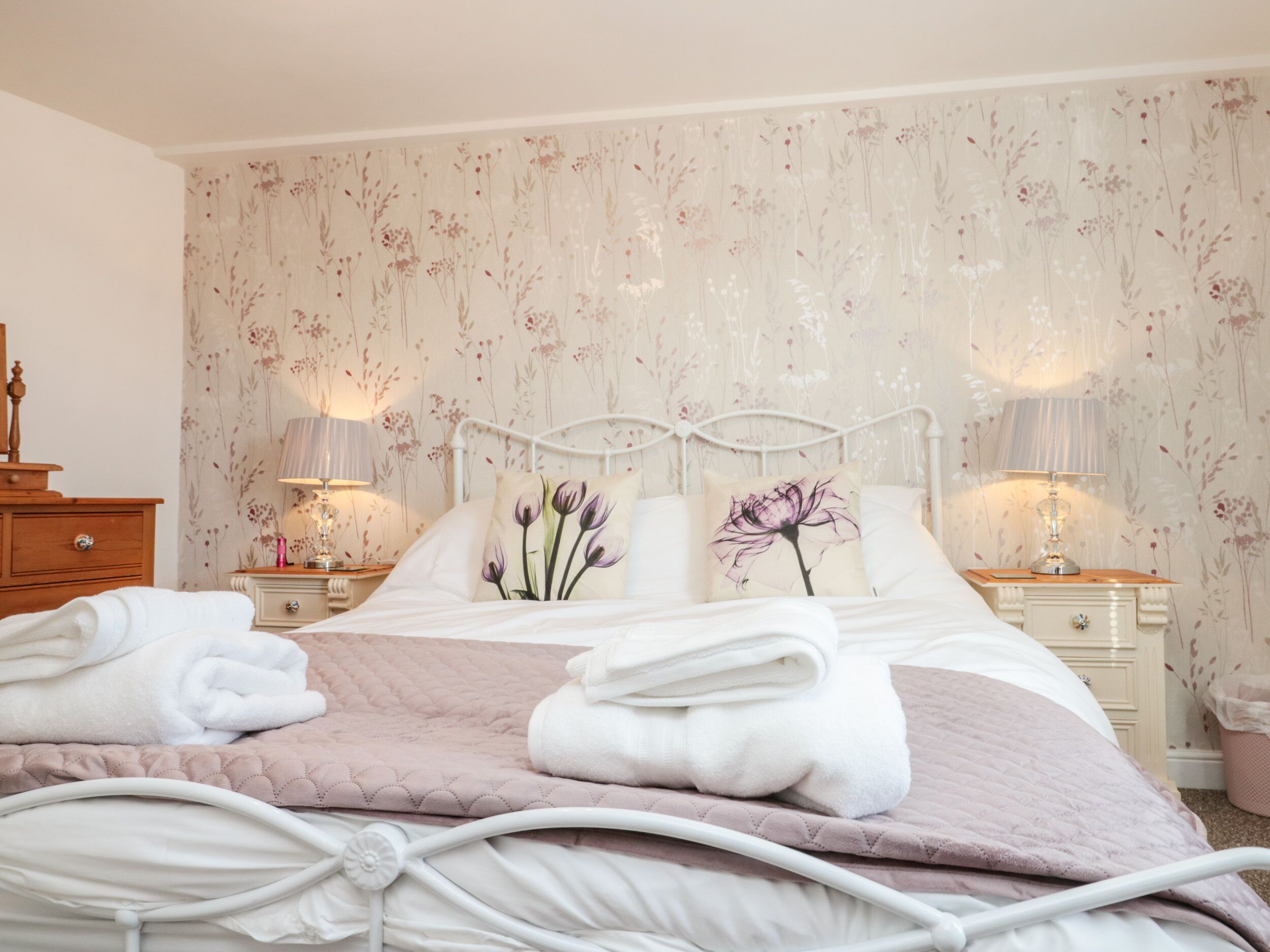 Cottage | 3 bedrooms, individually decorated, individually furnished, free WiFi