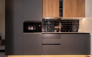 Fridge, microwave, stovetop, cookware/dishes/utensils - ✨ORAK✨Boutique B&B 2/ Firepit/ Garden/ Runda (Nairobi)