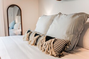 4 bedrooms, desk, free WiFi