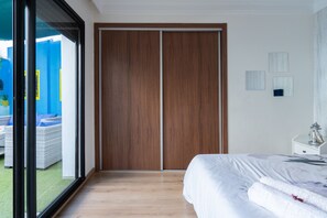 1 chambre, fer et planche à repasser, lit parapluie, Wi-Fi