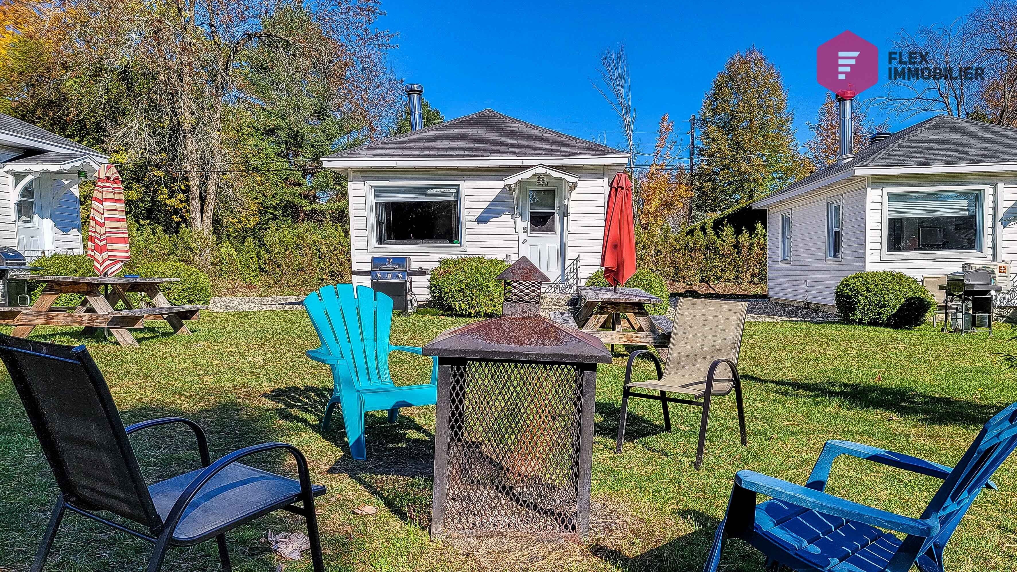Le Phare de Chalet Memphré Southière Beach in Magog , Magog, QC