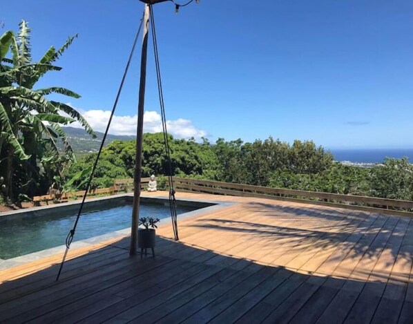 Outdoor pool - Architect-designed villa in Sainte-Marie (Sainte-Marie)