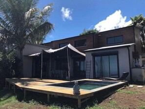 Outdoor pool - Architect-designed villa in Sainte-Marie (Sainte-Marie)