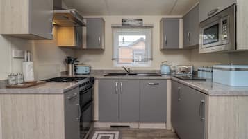 Casa de campo | Cocina privada | Frigorífico, lavavajillas, hervidor eléctrico y utensilios de cocina