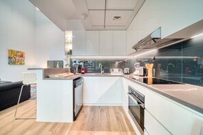Exclusive Apartment | Private kitchen | Fridge, microwave, oven, stovetop