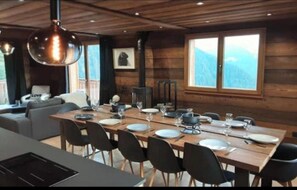 Dining - chalet Spa 14 Pers - 150 m from the cable cars - quiet not overlooked.   (Morzine)
