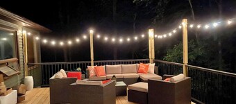 6.45 ACRE Private Close to Big Bear Mountain, Waterfall, Fire-pit, Loft & more.