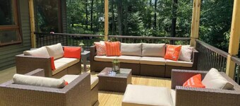 6.45 ACRE Private Close to Big Bear Mountain, Waterfall, Fire-pit, Loft & more.