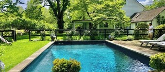 Historic modern Farmhouse walking distance to East Hampton Village