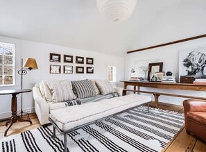 Smart-TV, Kamin, Stereoanlage, Arbeitsbereiche