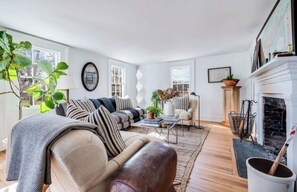 Smart-TV, Kamin, Stereoanlage, Arbeitsbereiche