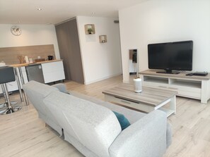 TV - Meublé de tourisme 2* near the Juvaincourt circuit and between Vittel and Epinal. (Mattaincourt)