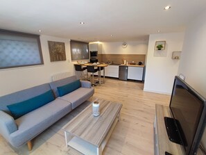 TV - Meublé de tourisme 2* near the Juvaincourt circuit and between Vittel and Epinal. (Mattaincourt)