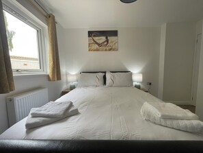 2 bedrooms, WiFi, bed sheets - Matara House Holiday Home (Westhill)
