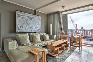 32-inch TV with digital channels - Harbour Bridge 417 by CTHA (Cape Town)