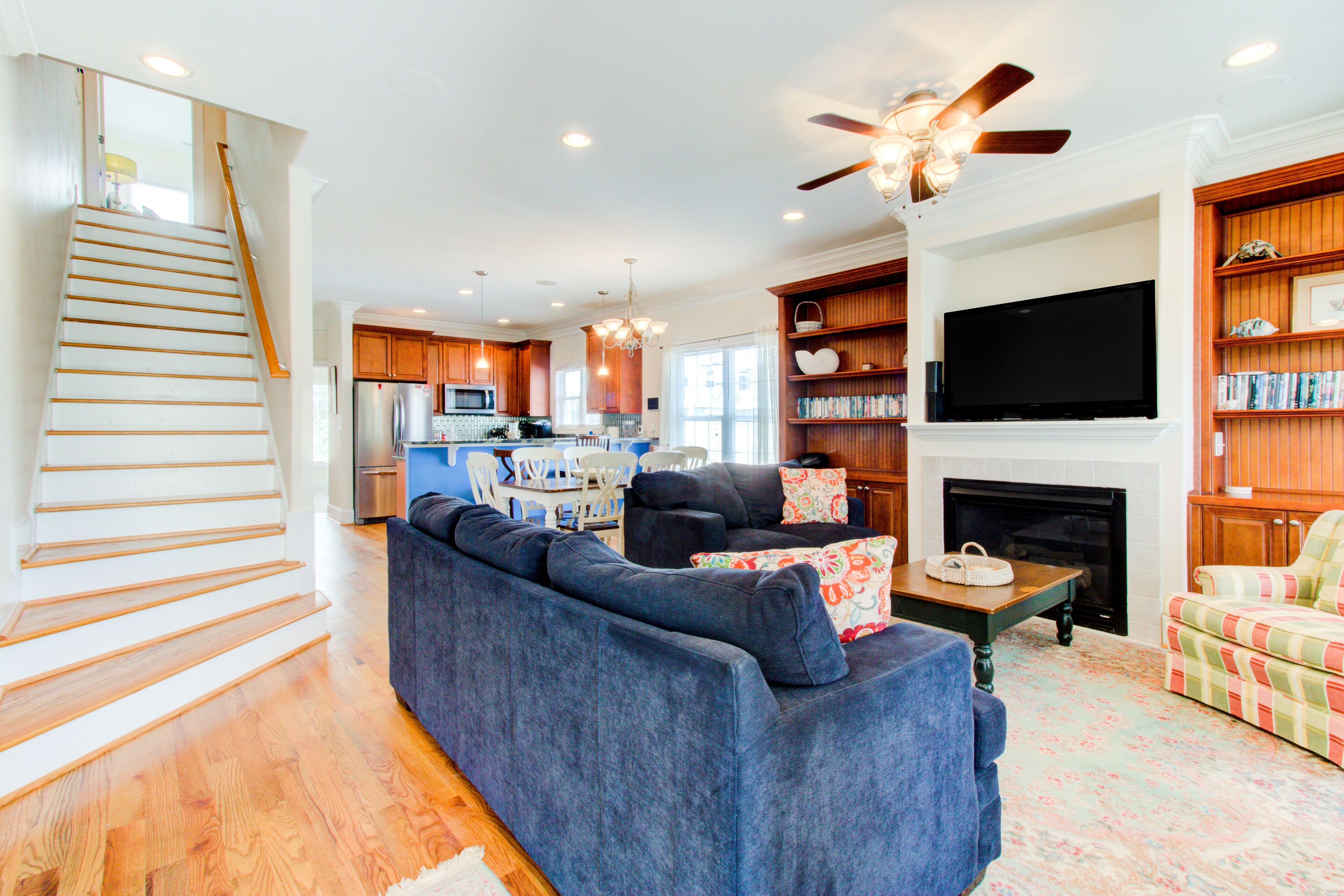 Charming duplex with ocean view, full kitchen, grill, balcony, & washer/dryer